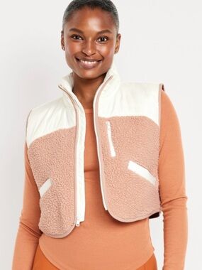 Sherpa Cropped Puffer Vest 
Taupe & Cream
Old Navy; Women’s